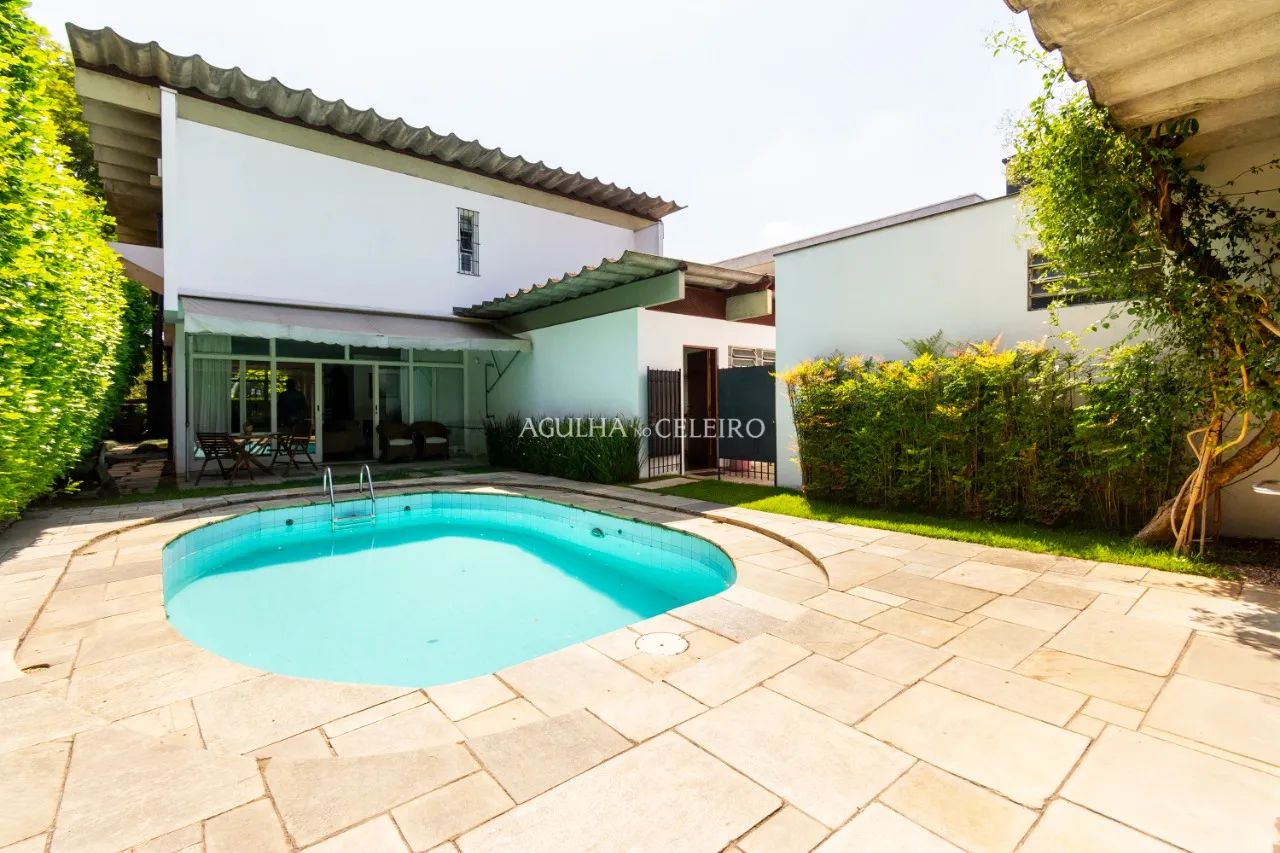 VENDA / ALTO DE PINHEIROS – CASA PERTO DE CLUBE COM MUITO POTENCIAL – 9979