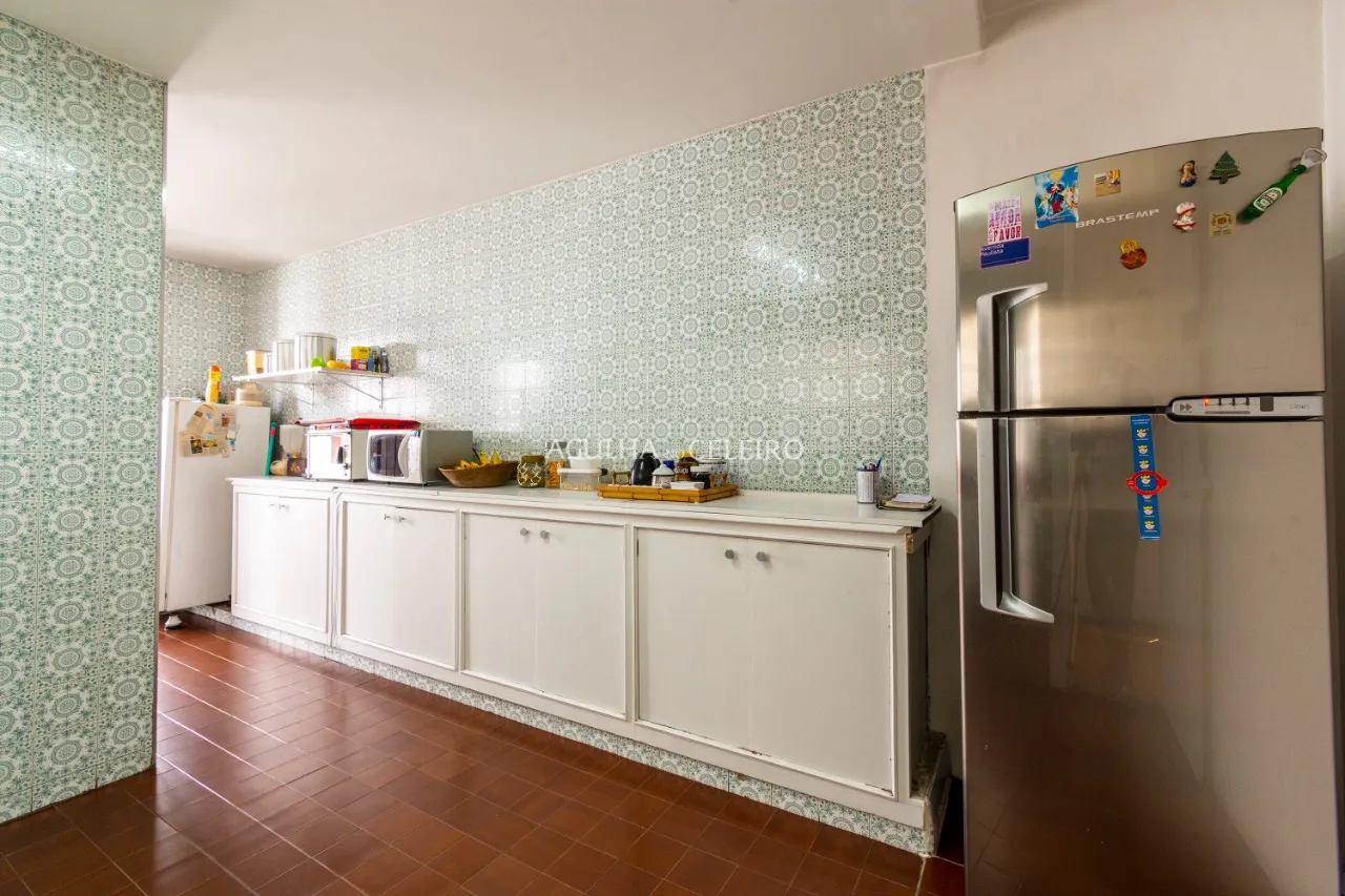 VENDA / ALTO DE PINHEIROS – CASA PERTO DE CLUBE COM MUITO POTENCIAL – 9979