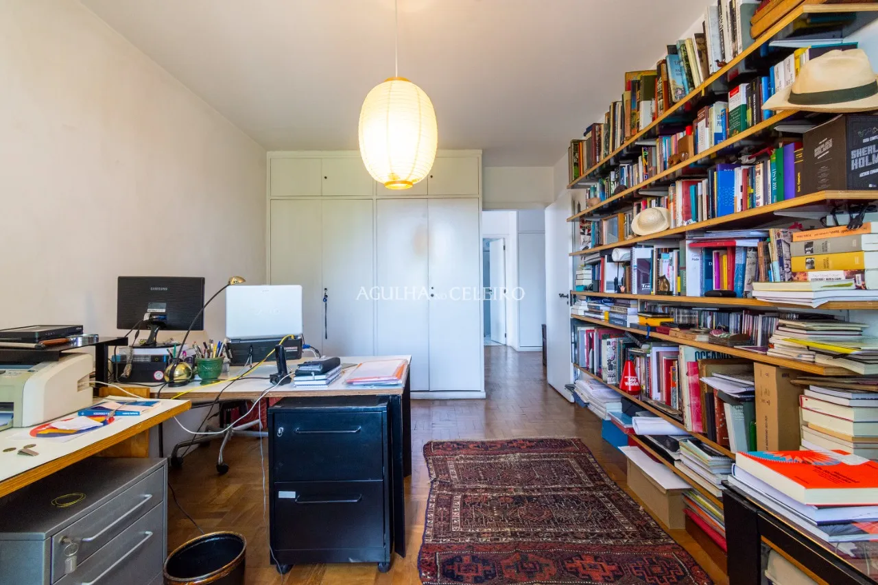 VENDA / ALTO DE PINHEIROS – CASA PERTO DE CLUBE COM MUITO POTENCIAL – 9979