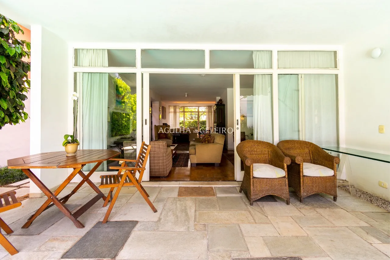 VENDA / ALTO DE PINHEIROS – CASA PERTO DE CLUBE COM MUITO POTENCIAL – 9979