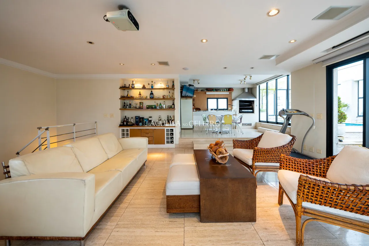 Para aproveitar o sol das manhãs. Apê com living externo à venda no Campo Belo – 12686