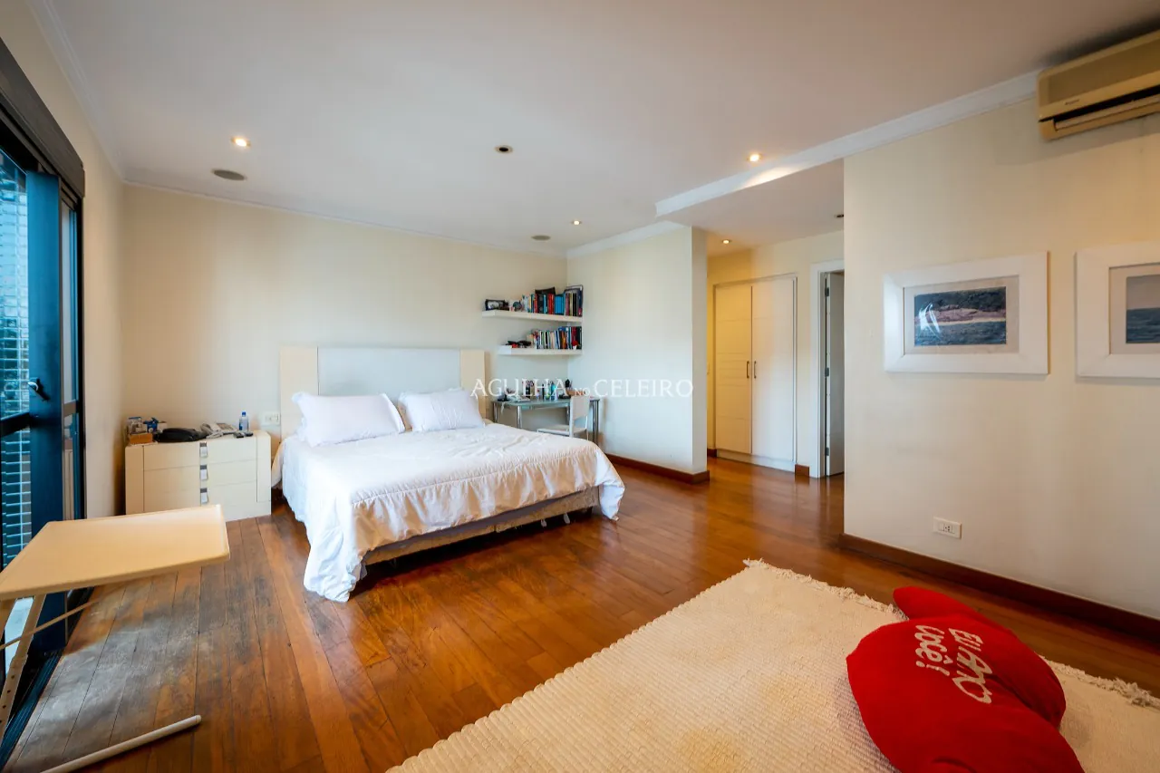 Para aproveitar o sol das manhãs. Apê com living externo à venda no Campo Belo – 12686