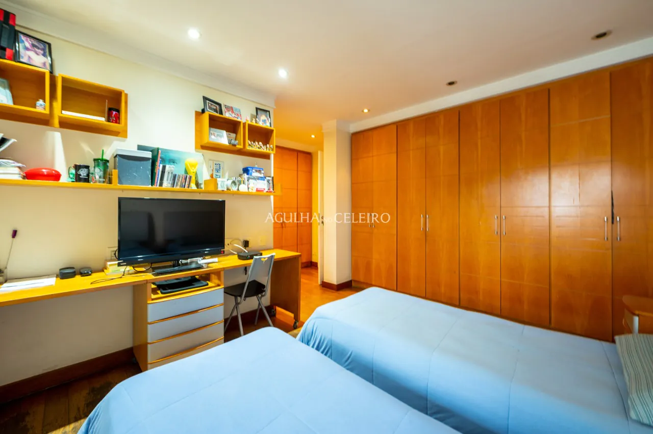 Para aproveitar o sol das manhãs. Apê com living externo à venda no Campo Belo – 12686