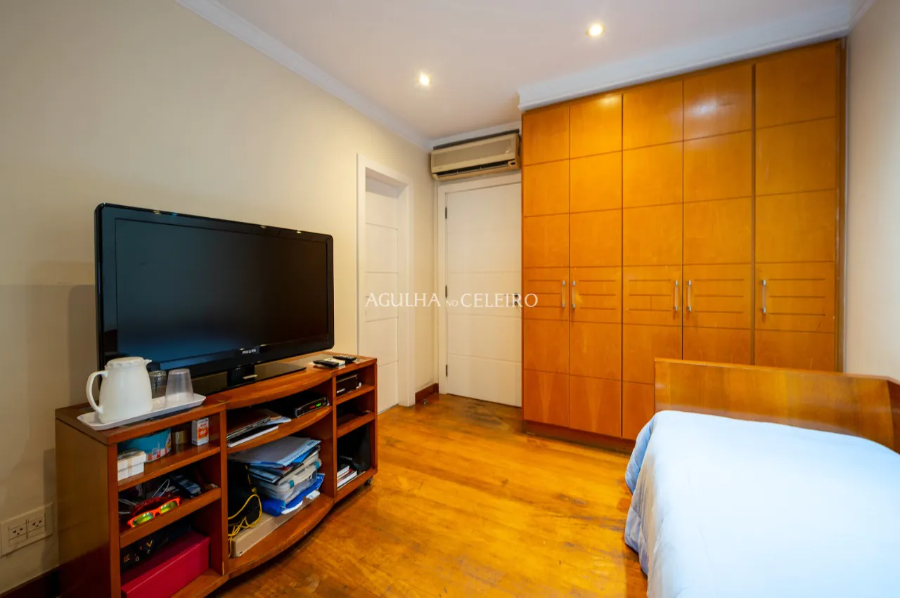 Para aproveitar o sol das manhãs. Apê com living externo à venda no Campo Belo – 12686