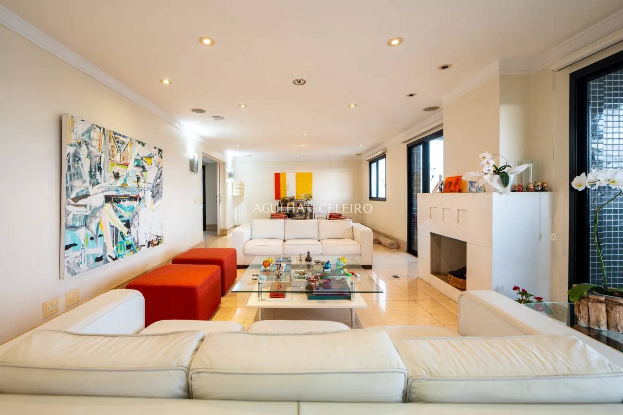 Para aproveitar o sol das manhãs. Apê com living externo à venda no Campo Belo – 12686