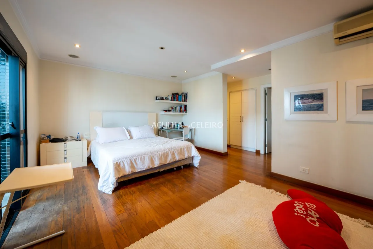 Para aproveitar o sol das manhãs. Apê com living externo à venda no Campo Belo – 12686