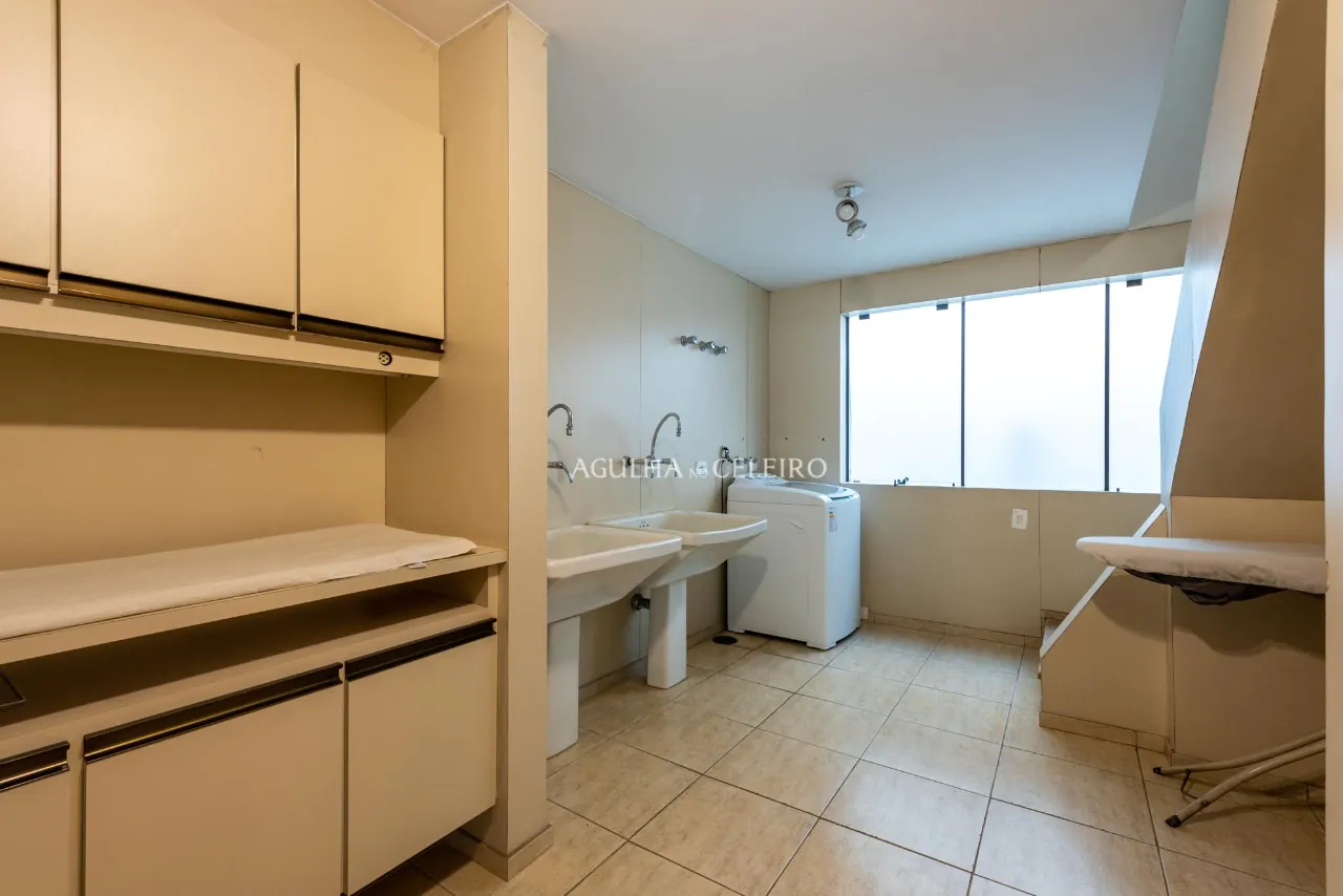 Venda/Jardim América: Puro charme com muito conforto projeto de Ricardo Julião. – 9239