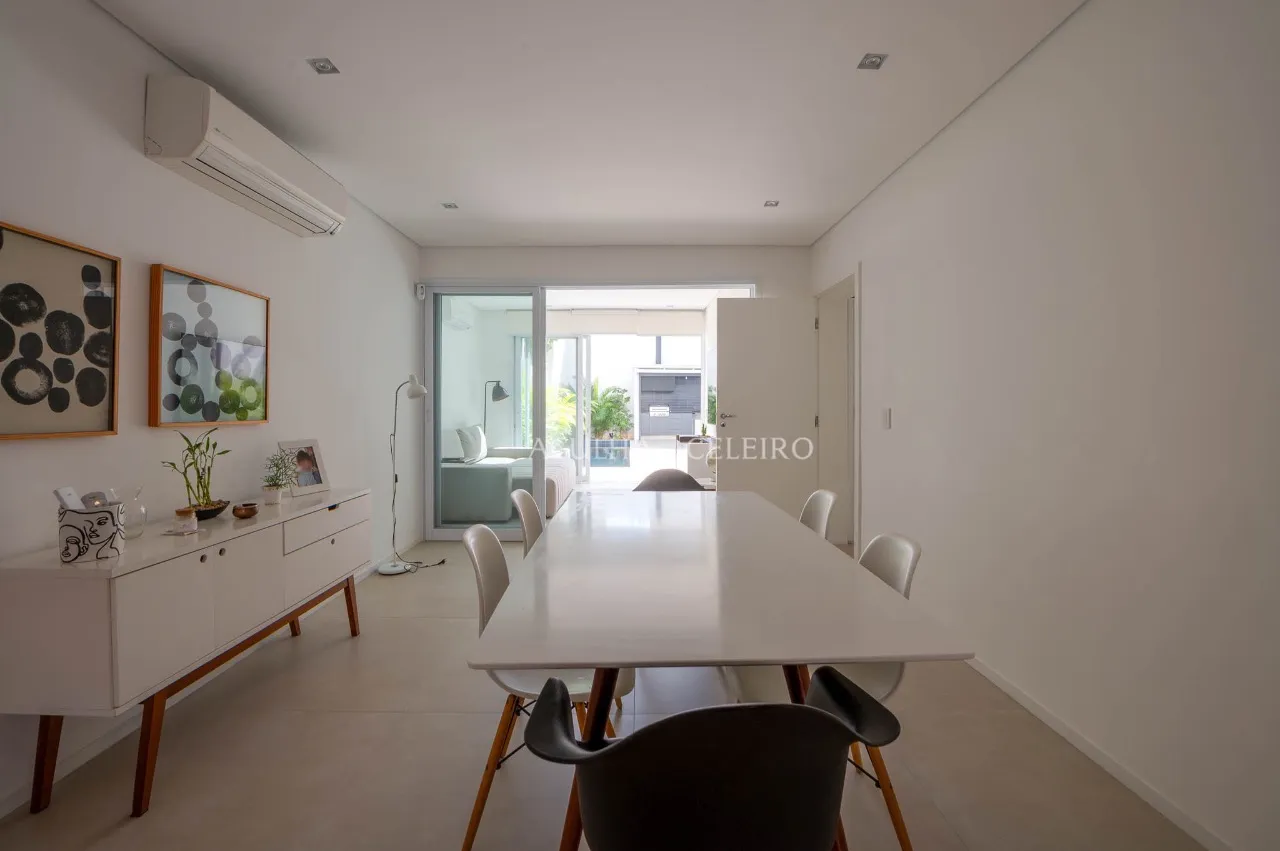 Casa reformada com vista incrível para o parque à venda no Jardim Luzitânia. – 9422
