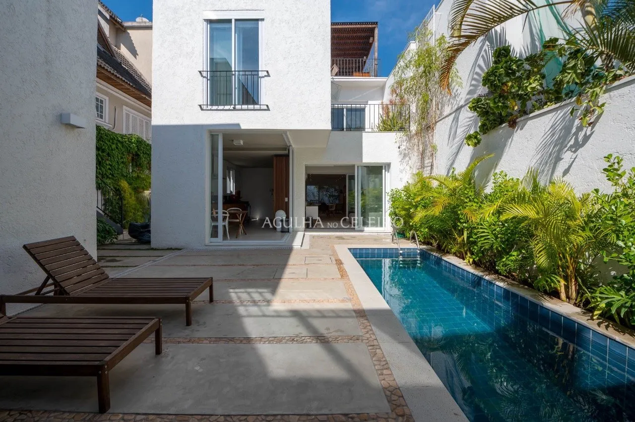 Casa reformada com vista incrível para o parque à venda no Jardim Luzitânia. – 9422