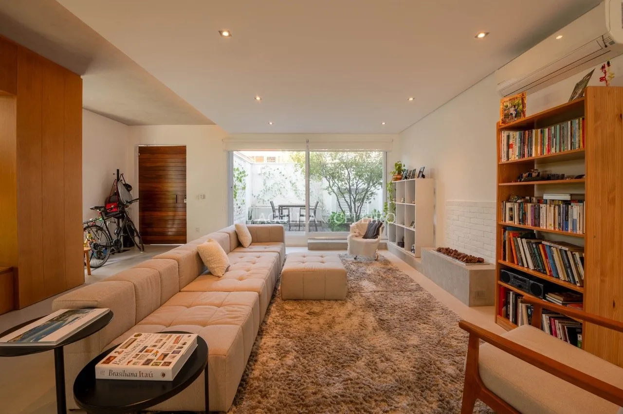 Casa reformada com vista incrível para o parque à venda no Jardim Luzitânia. – 9422