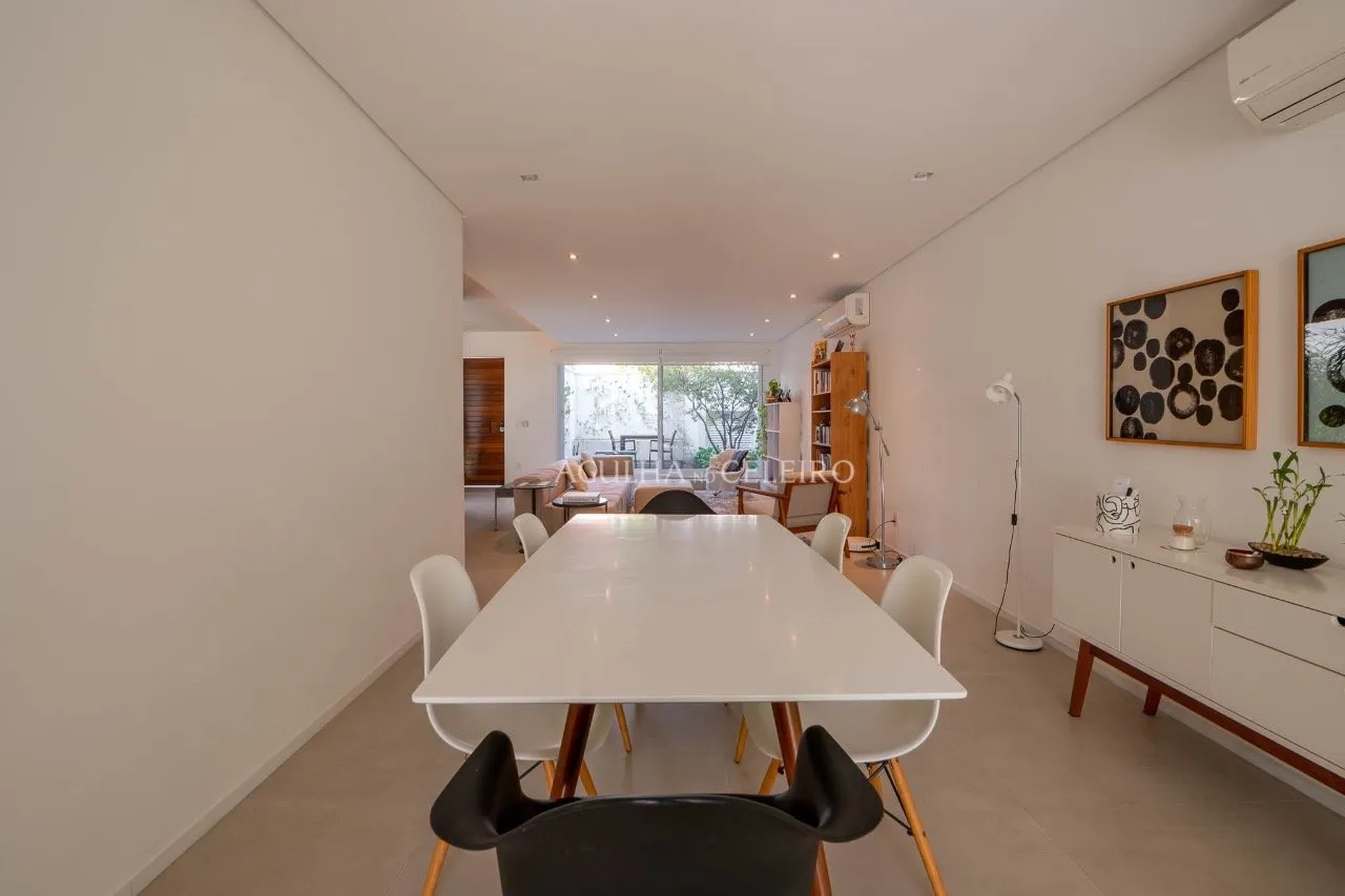 Casa reformada com vista incrível para o parque à venda no Jardim Luzitânia. – 9422