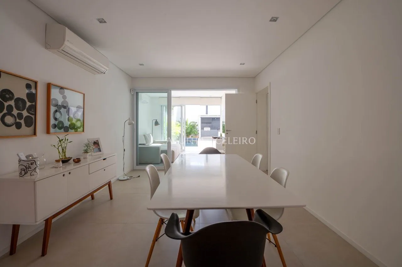 Casa reformada com vista incrível para o parque à venda no Jardim Luzitânia. – 9422
