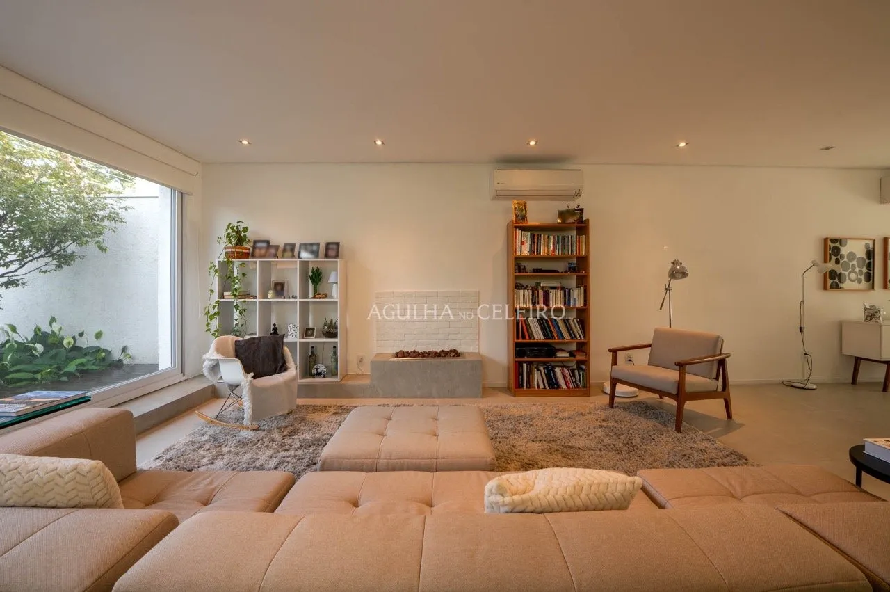 Casa reformada com vista incrível para o parque à venda no Jardim Luzitânia. – 9422