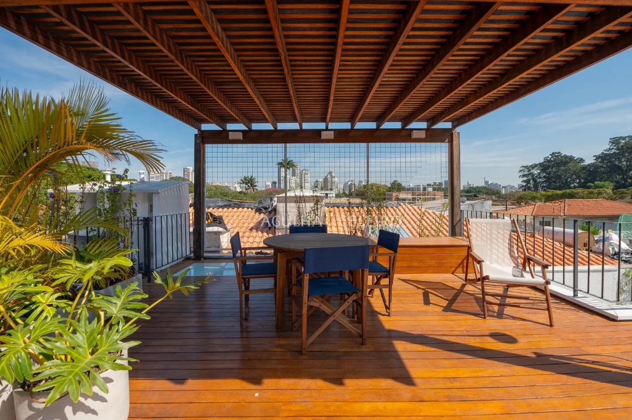 Casa reformada com vista incrível para o parque à venda no Jardim Luzitânia. – 9422