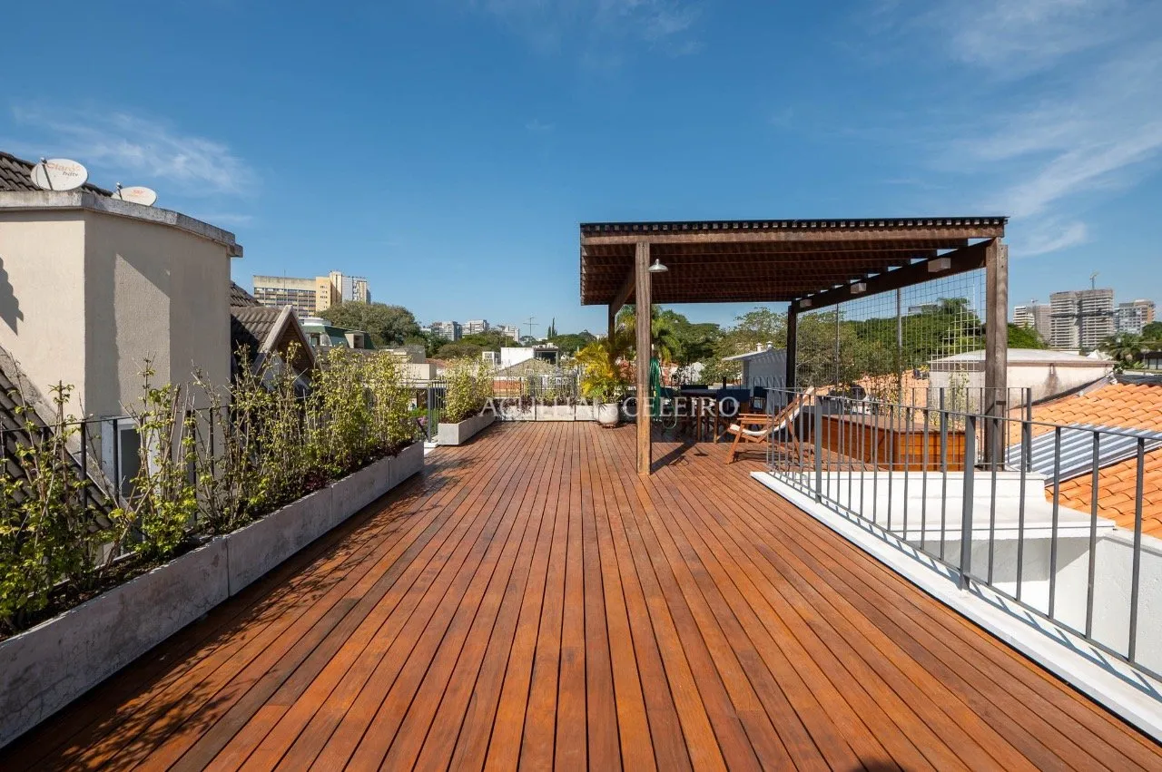 Casa reformada com vista incrível para o parque à venda no Jardim Luzitânia. – 9422