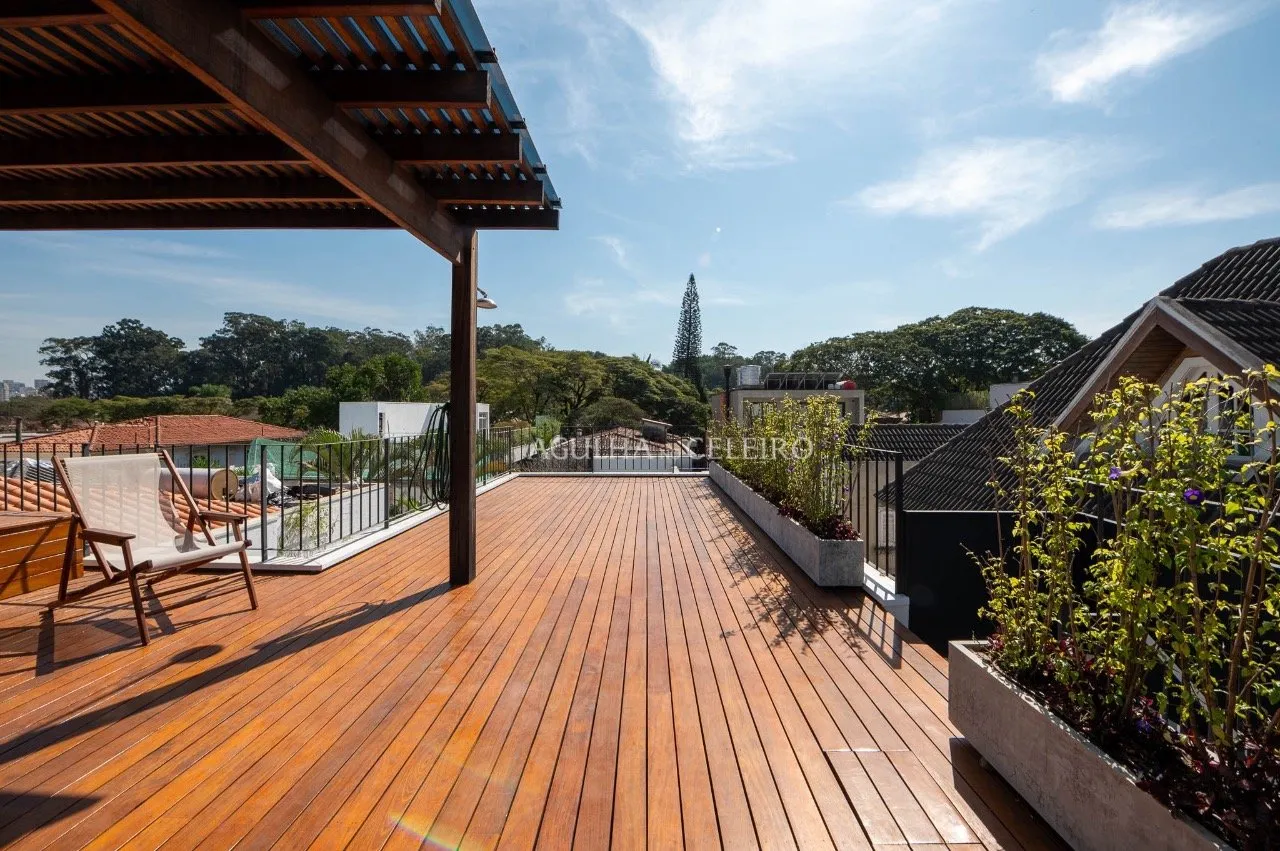 Casa reformada com vista incrível para o parque à venda no Jardim Luzitânia. – 9422