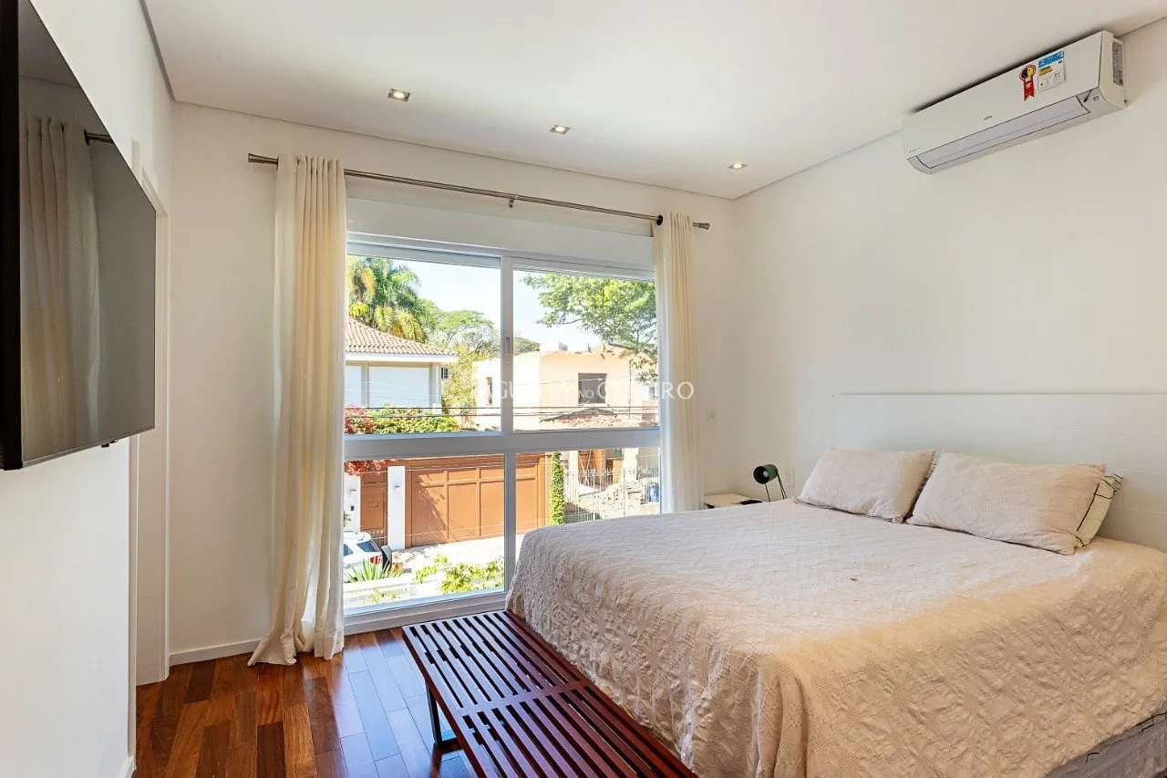 Casa reformada com vista incrível para o parque à venda no Jardim Luzitânia. – 9422