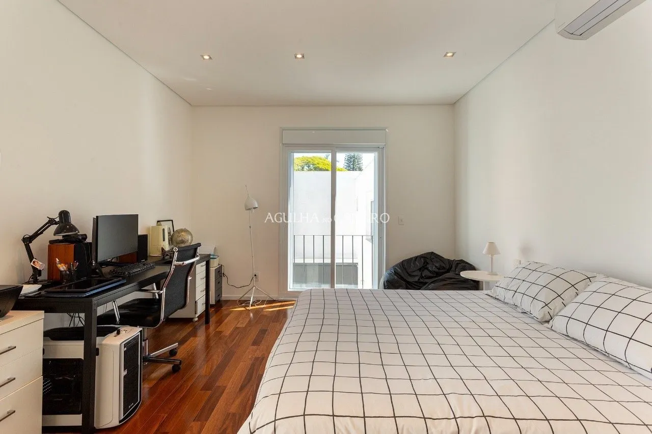 Casa reformada com vista incrível para o parque à venda no Jardim Luzitânia. – 9422