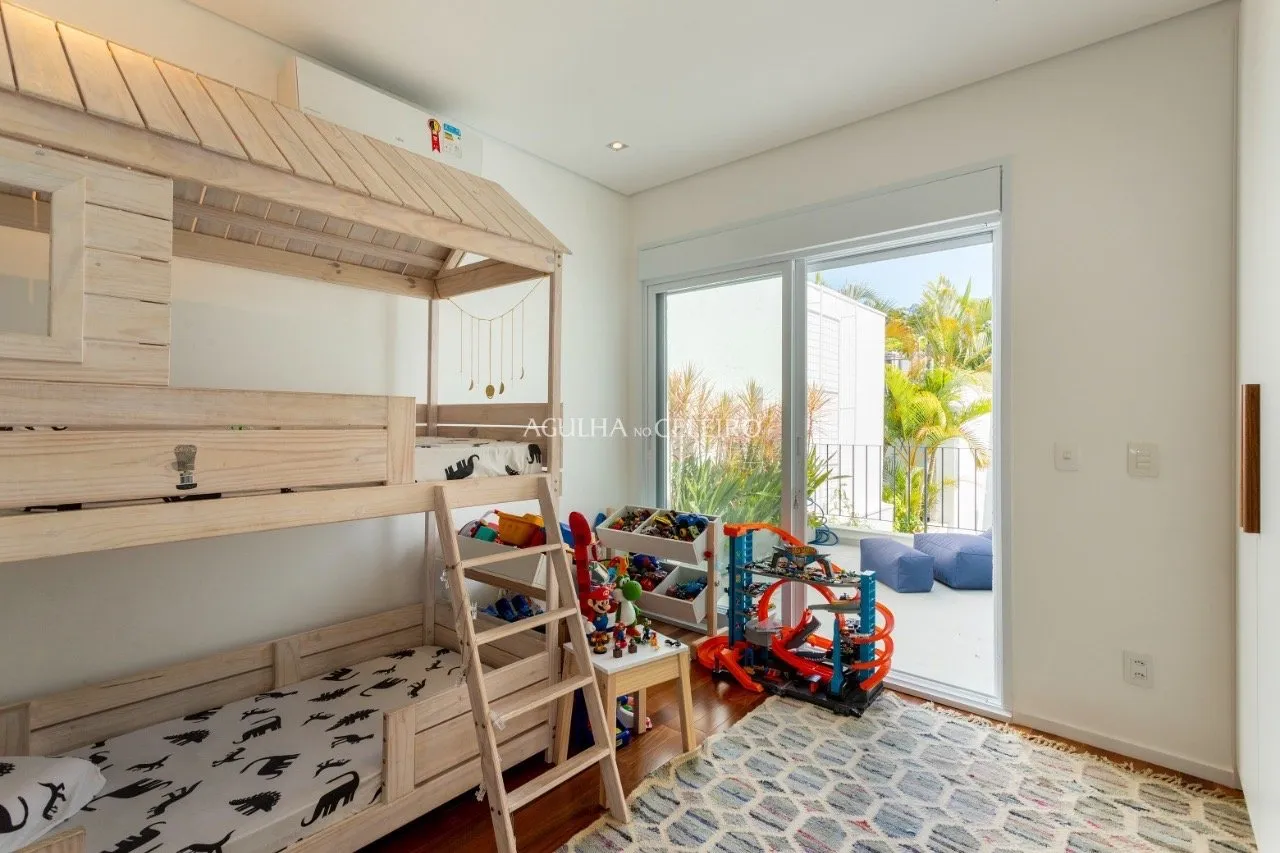 Casa reformada com vista incrível para o parque à venda no Jardim Luzitânia. – 9422