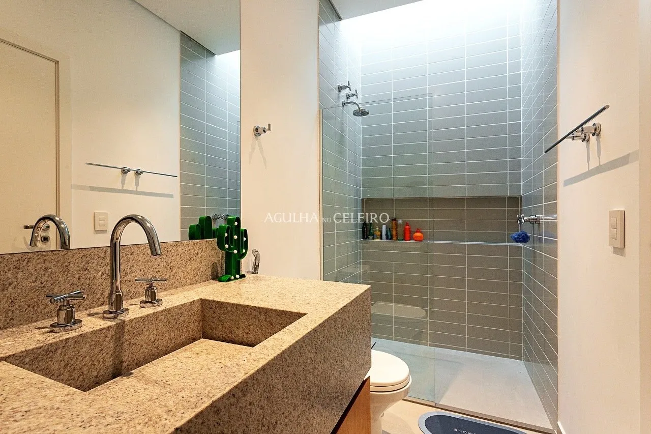 Casa reformada com vista incrível para o parque à venda no Jardim Luzitânia. – 9422