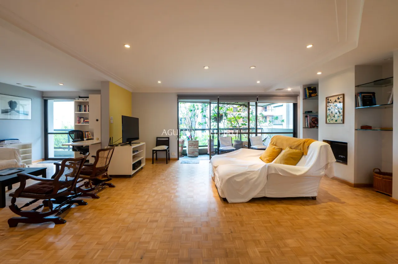 Venda/Vila Nova Conceição: Localização perfeita com vista e terraço. – 10148