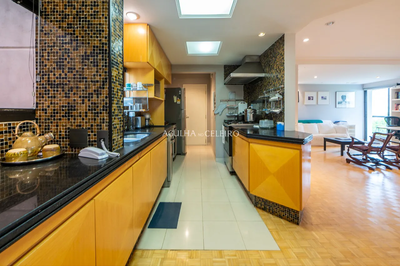 Venda/Vila Nova Conceição: Localização perfeita com vista e terraço. – 10148