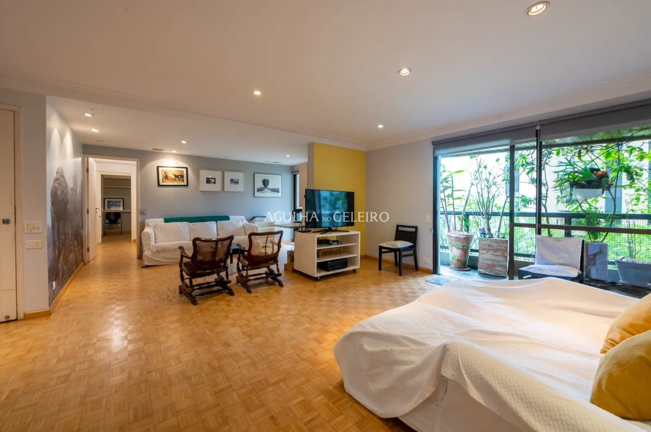 Venda/Vila Nova Conceição: Localização perfeita com vista e terraço. – 10148