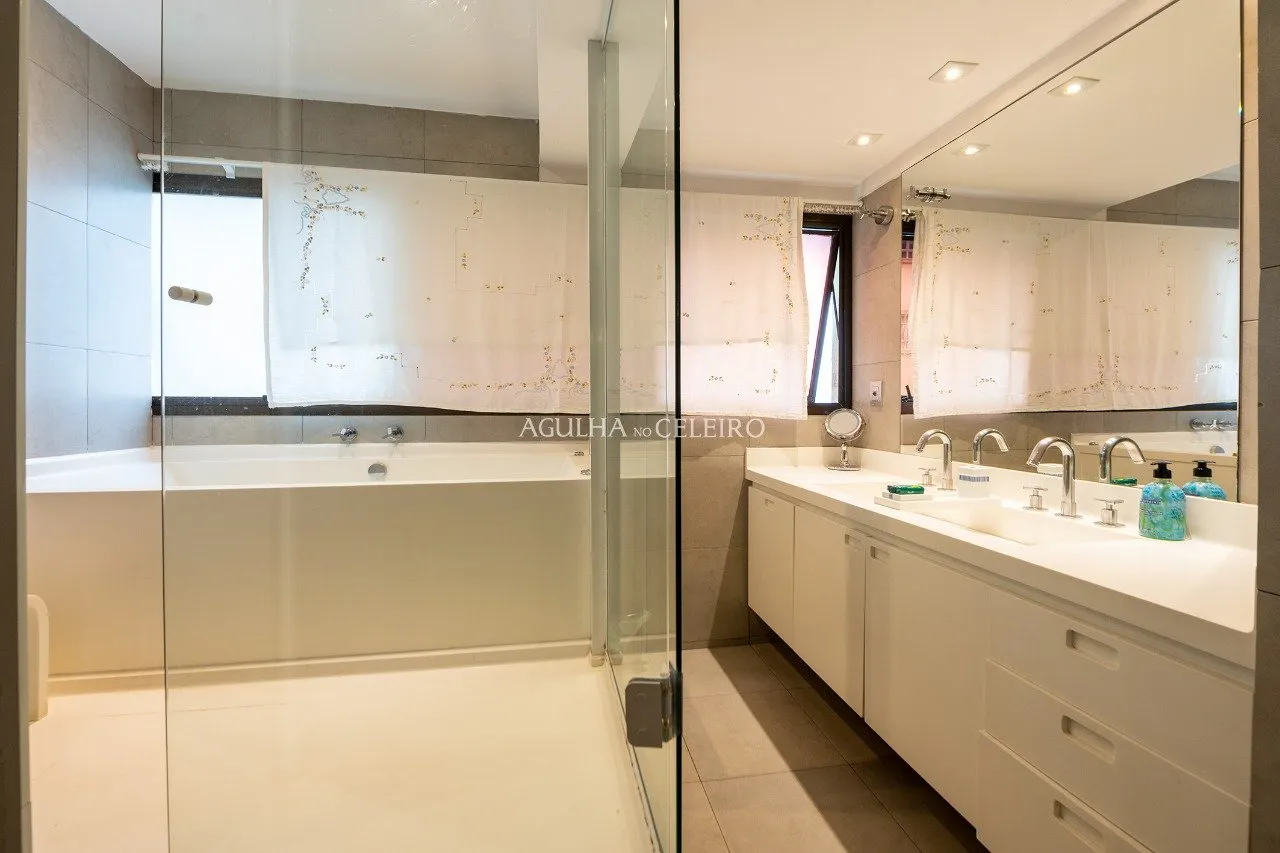 Venda/Vila Nova Conceição: Localização perfeita com vista e terraço. – 10148