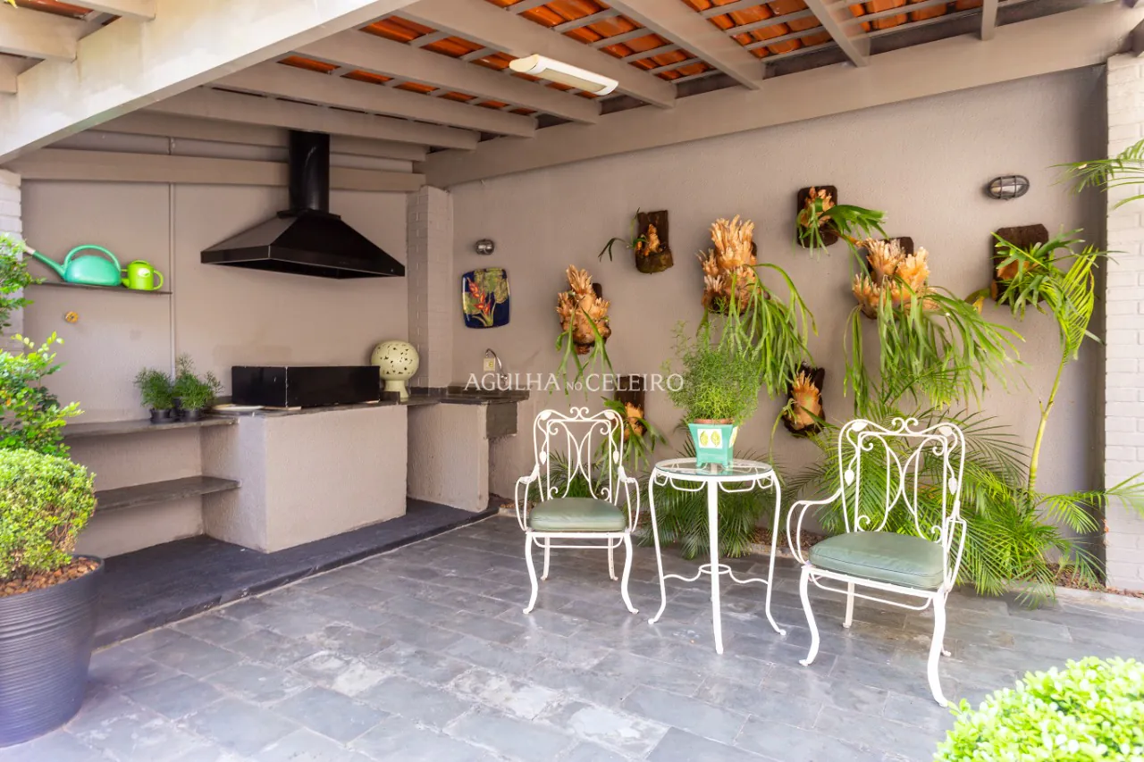 Casa com muito verde em volta no melhor do Jardim Paulistano à venda – 12410