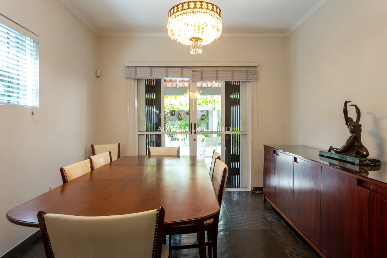 Casa com muito verde em volta no melhor do Jardim Paulistano à venda – 12410