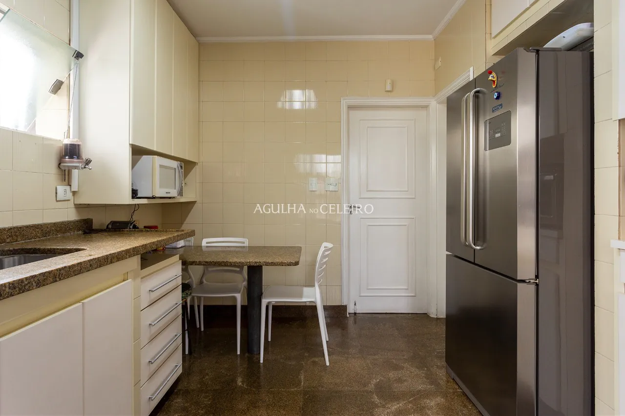 Casa com muito verde em volta no melhor do Jardim Paulistano à venda – 12410