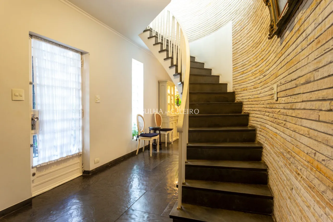 Casa com muito verde em volta no melhor do Jardim Paulistano à venda – 12410