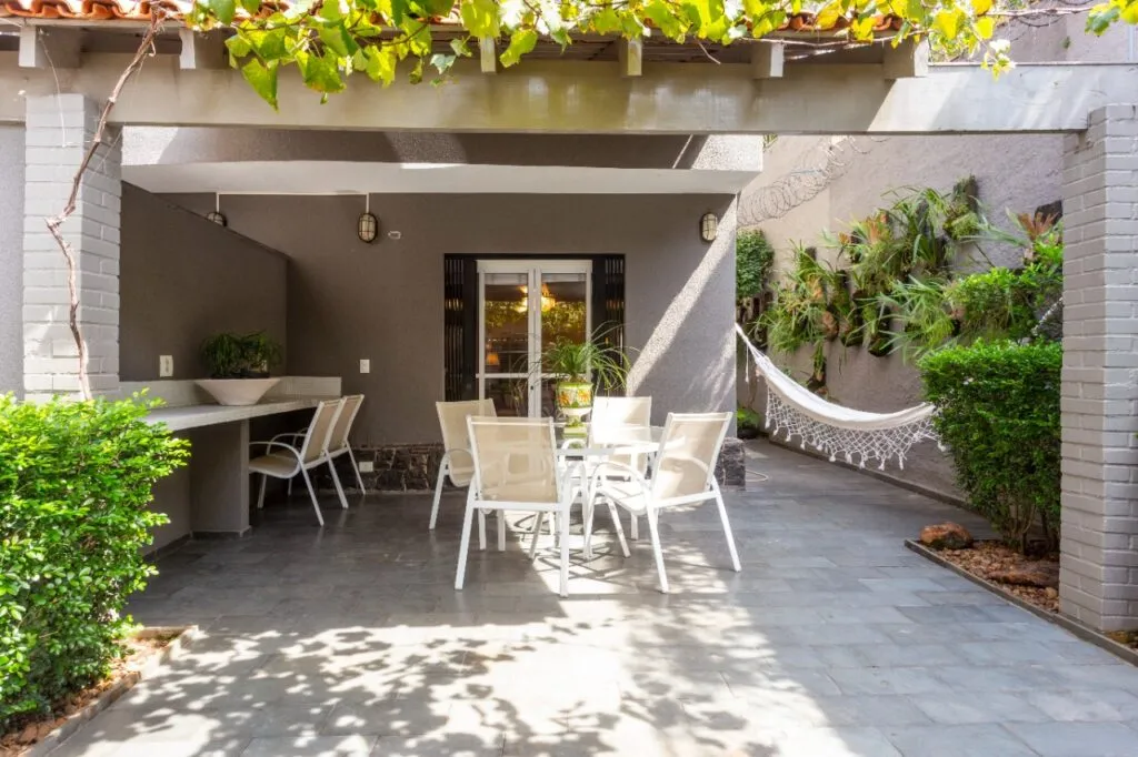 Casa com muito verde em volta no melhor do Jardim Paulistano à venda – 12410