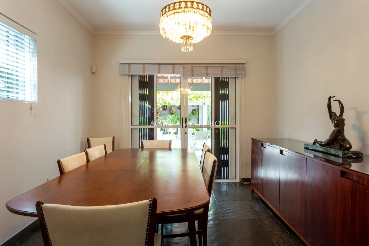 Casa com muito verde em volta no melhor do Jardim Paulistano à venda – 12410