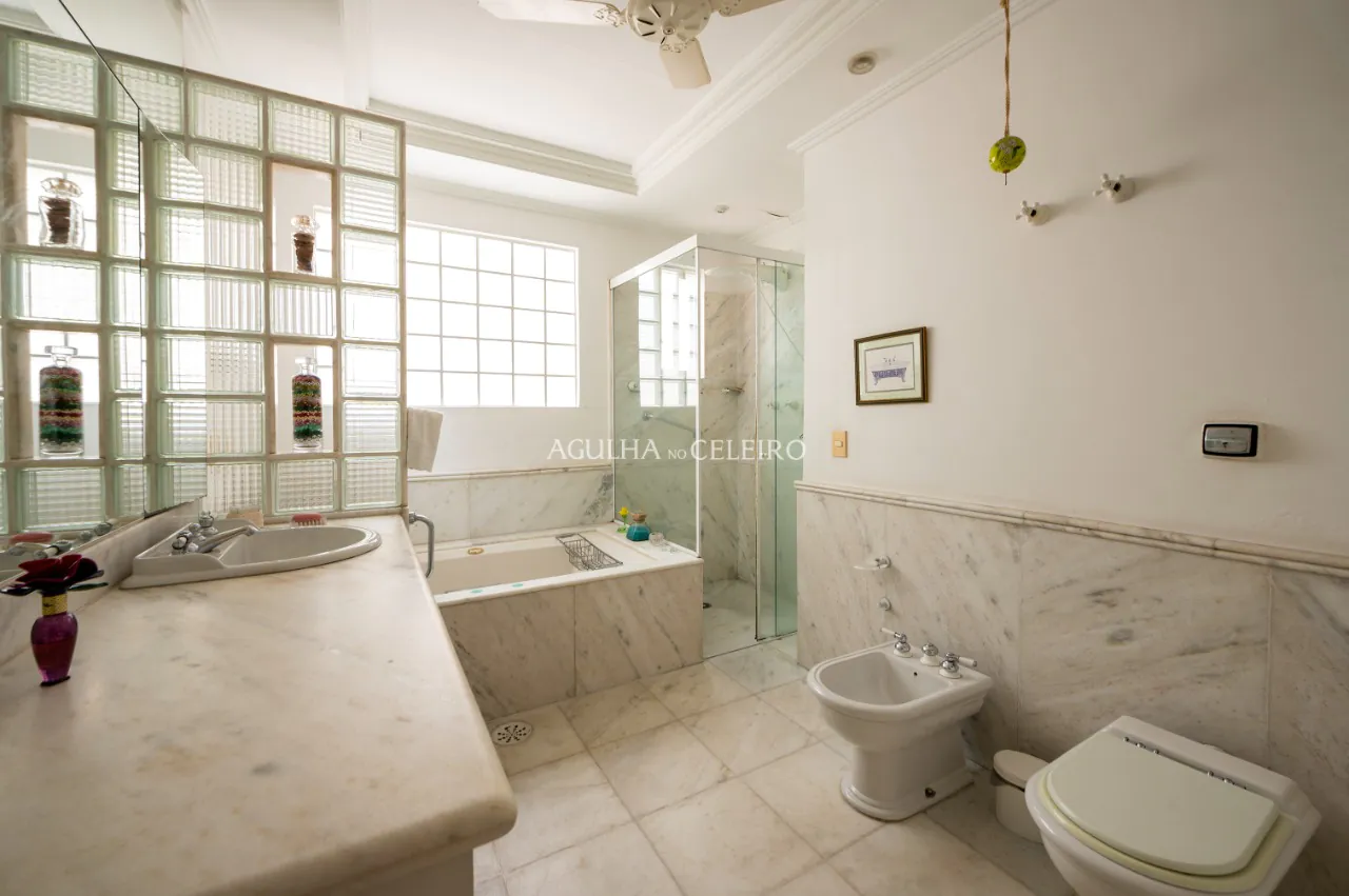 Casa charmosas com estilo clássico à venda mo Jardim Europa – 12804