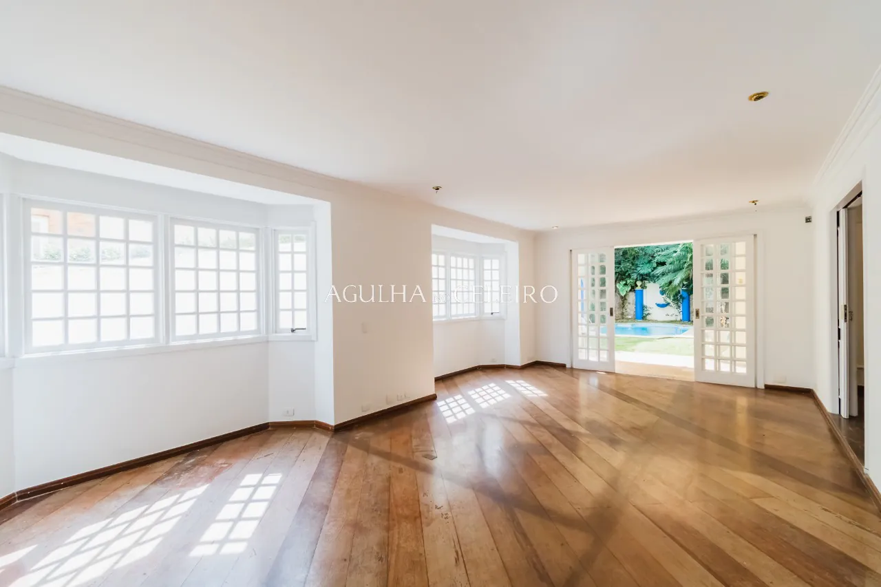 Venda/Jardim Guedala: Casa área externa ampla. – 9302 - 9302_COMLOGO-3