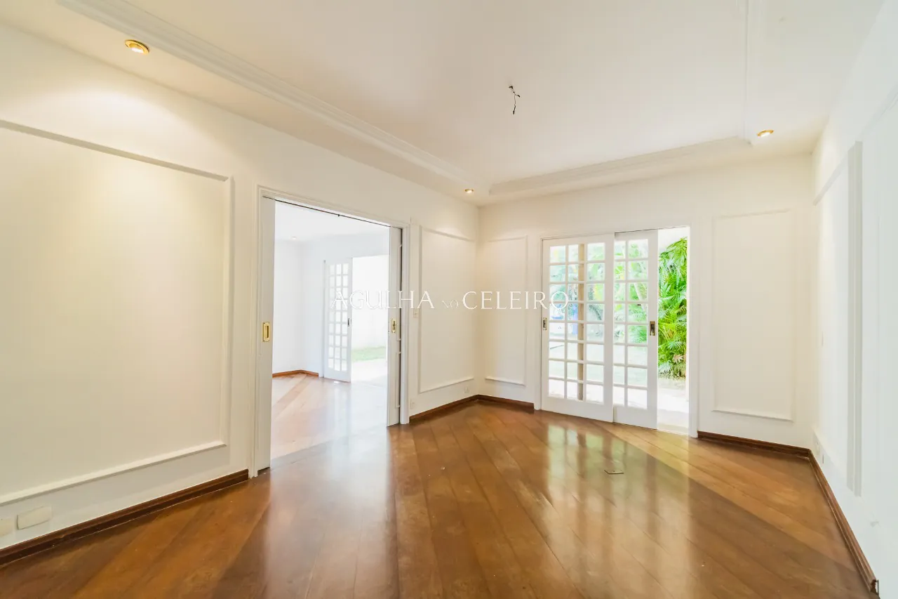 Venda/Jardim Guedala: Casa área externa ampla. – 9302 - 9302_COMLOGO-9