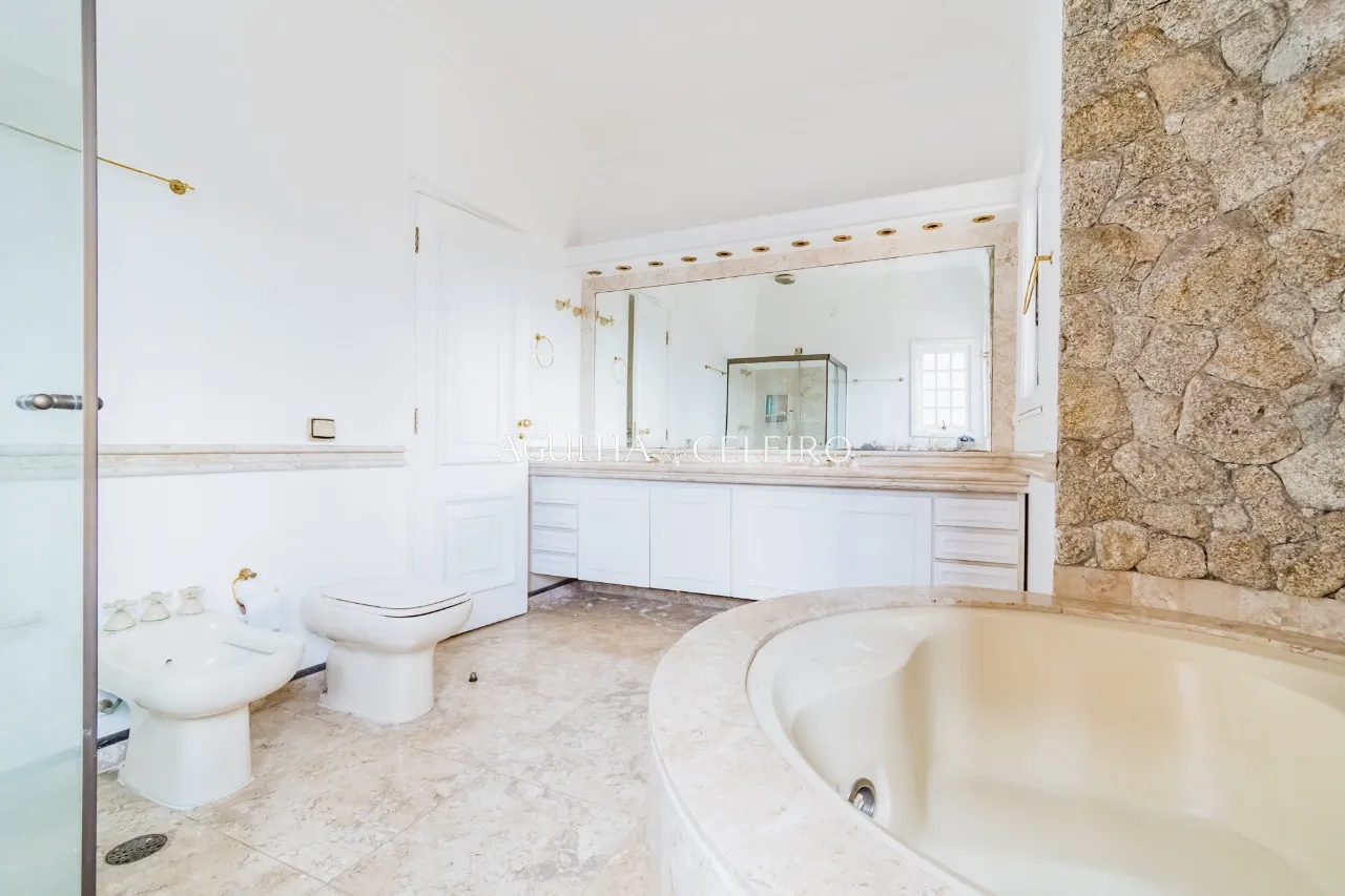 Venda/Jardim Guedala: Casa área externa ampla. – 9302 - 9302_COMLOGO-54