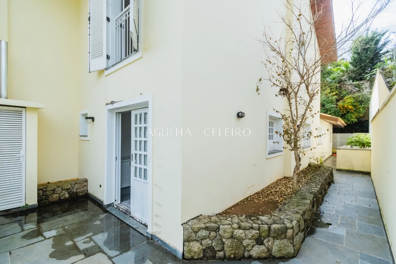 Venda/Jardim Guedala: Casa área externa ampla. – 9302 - 9302_COMLOGO-28