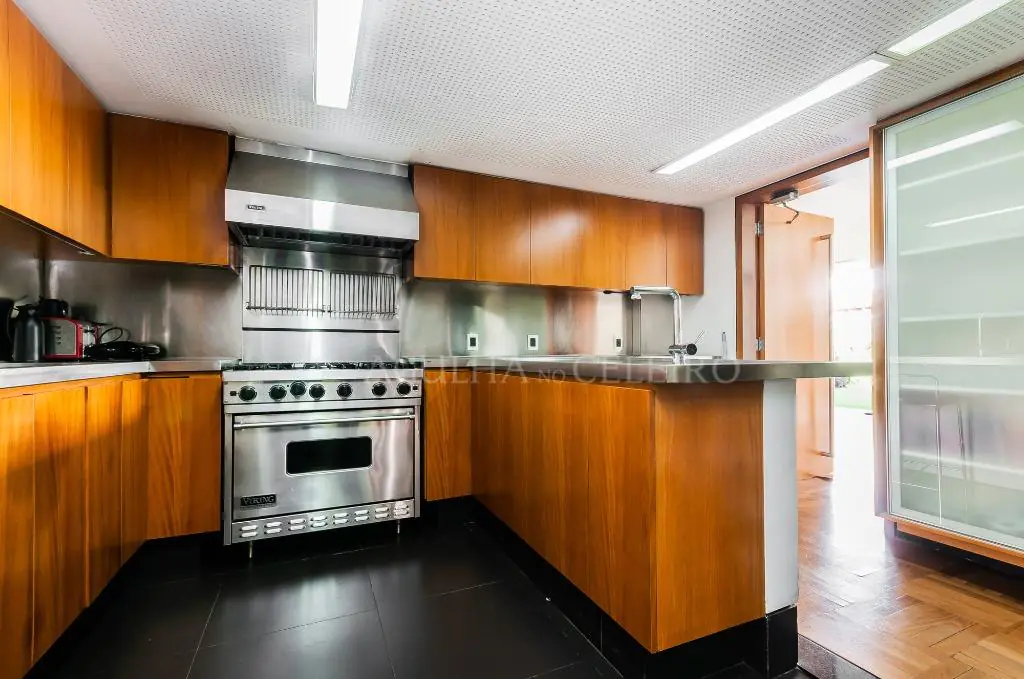 Venda/Jardim Luzitânia: Casa moderna e ampla com total segurança! – CA0445