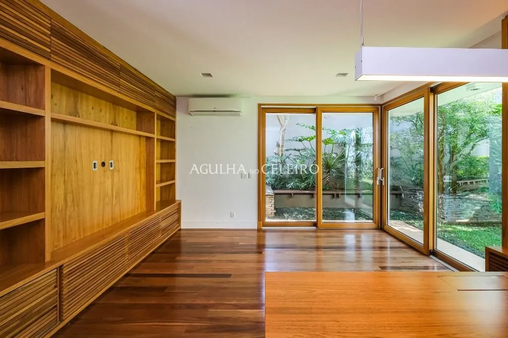 Venda/Jardim Luzitania: Casa Especial a passos do parque! – CA1252