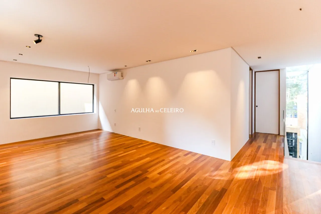 Uma casa especial, para pessoas especiais à venda no Jardim Paulista – 10137 - Rua Marechal Bittencourt, 91- (28 de 276)