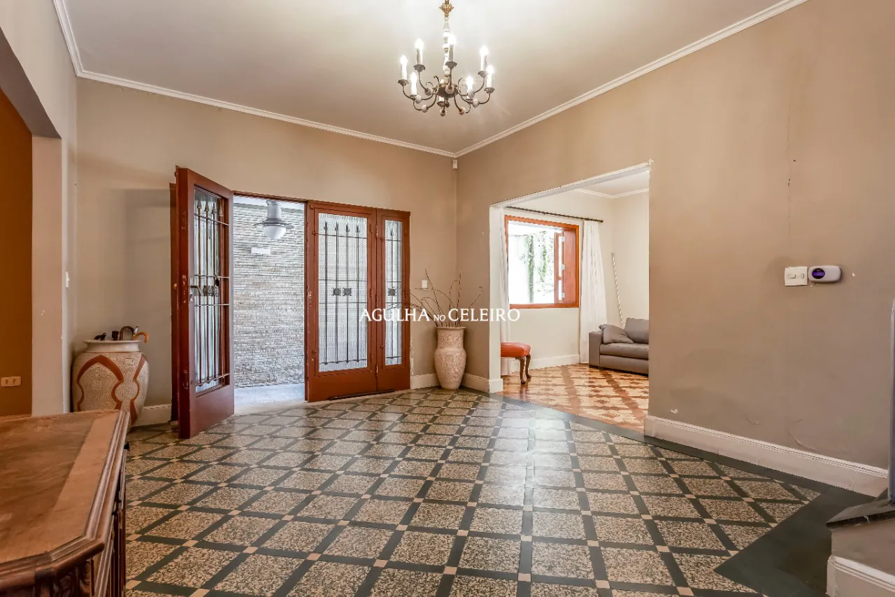 Casa com área externa repleta de verde à venda no Jardim Paulista – 12415 - IMG_0004