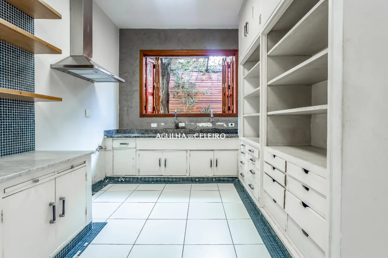 Casa com área externa repleta de verde à venda no Jardim Paulista – 12415 - IMG_0023