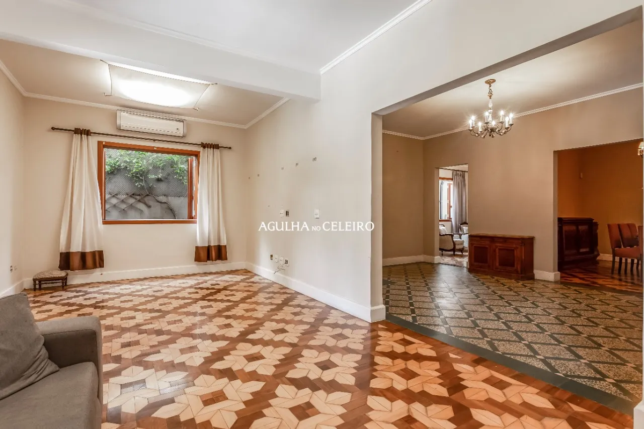 Casa com área externa repleta de verde à venda no Jardim Paulista – 12415 - IMG_0007