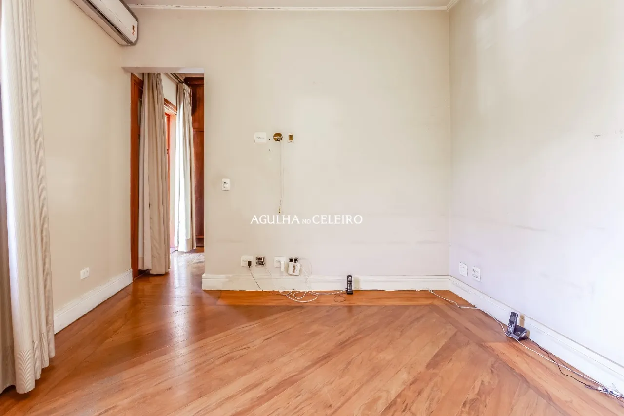 Casa com área externa repleta de verde à venda no Jardim Paulista – 12415 - IMG_0034