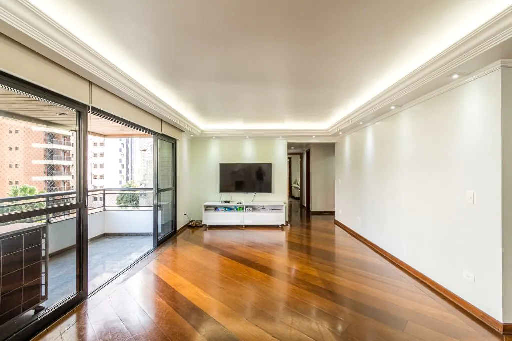 Venda/Moema: 04 suítes no melhor de Moema Pássaros! – AP7001