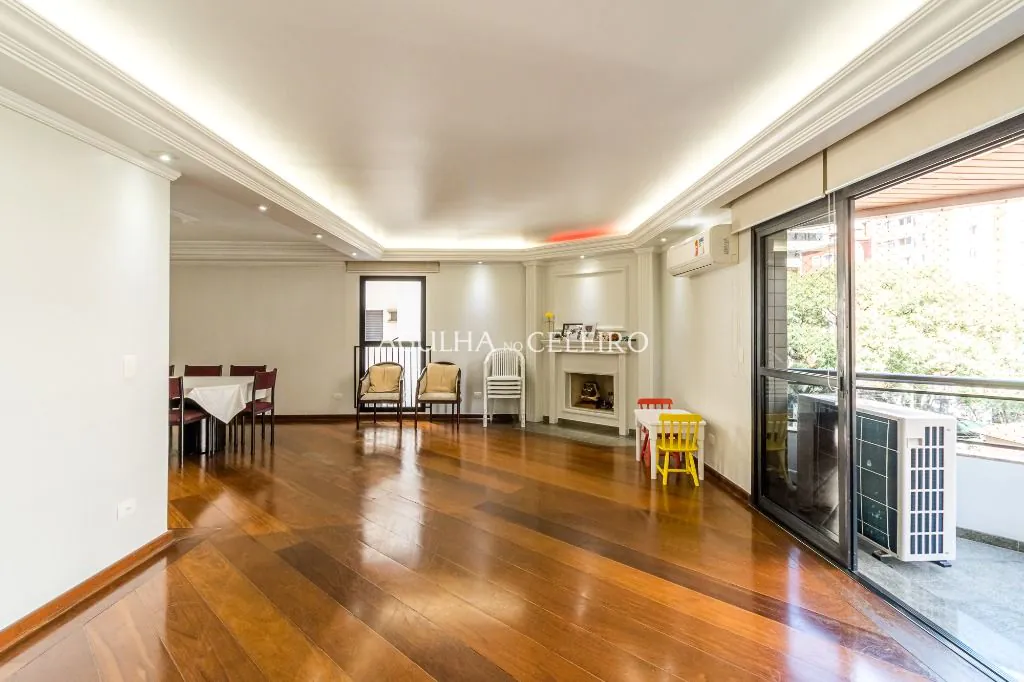 Venda/Moema: 04 suítes no melhor de Moema Pássaros! – AP7001