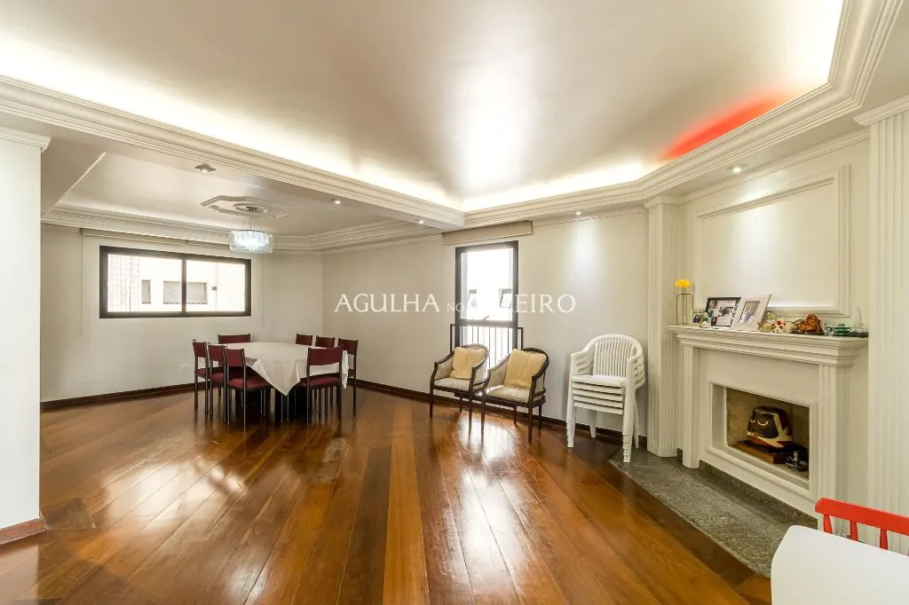 Venda/Moema: 04 suítes no melhor de Moema Pássaros! – AP7001