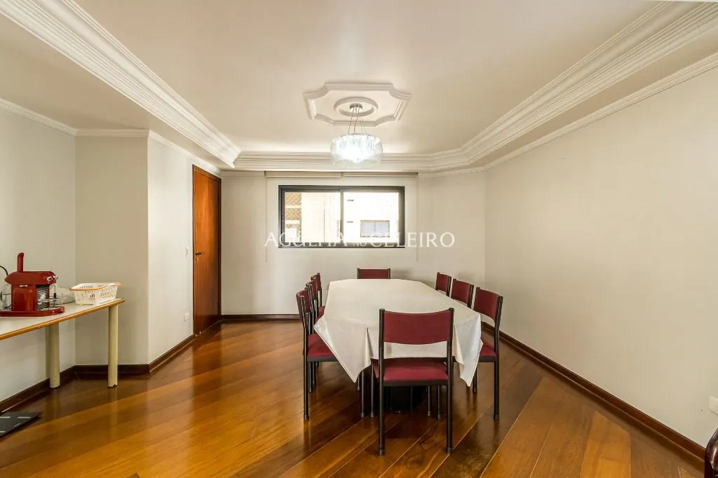 Venda/Moema: 04 suítes no melhor de Moema Pássaros! – AP7001